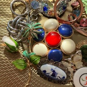 Lot of Vintage Brooches/ Pins